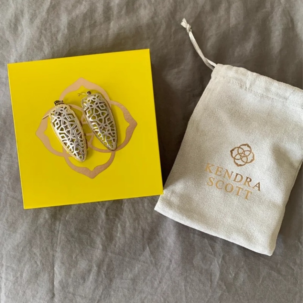 Kendra Scott Arrowhead Earrings